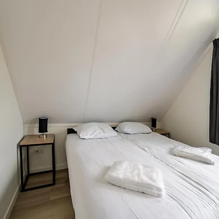 Near Beach, Cleaning Included Simonshaven
