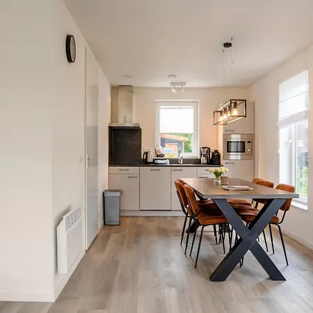 Near Beach, Cleaning Included Simonshaven